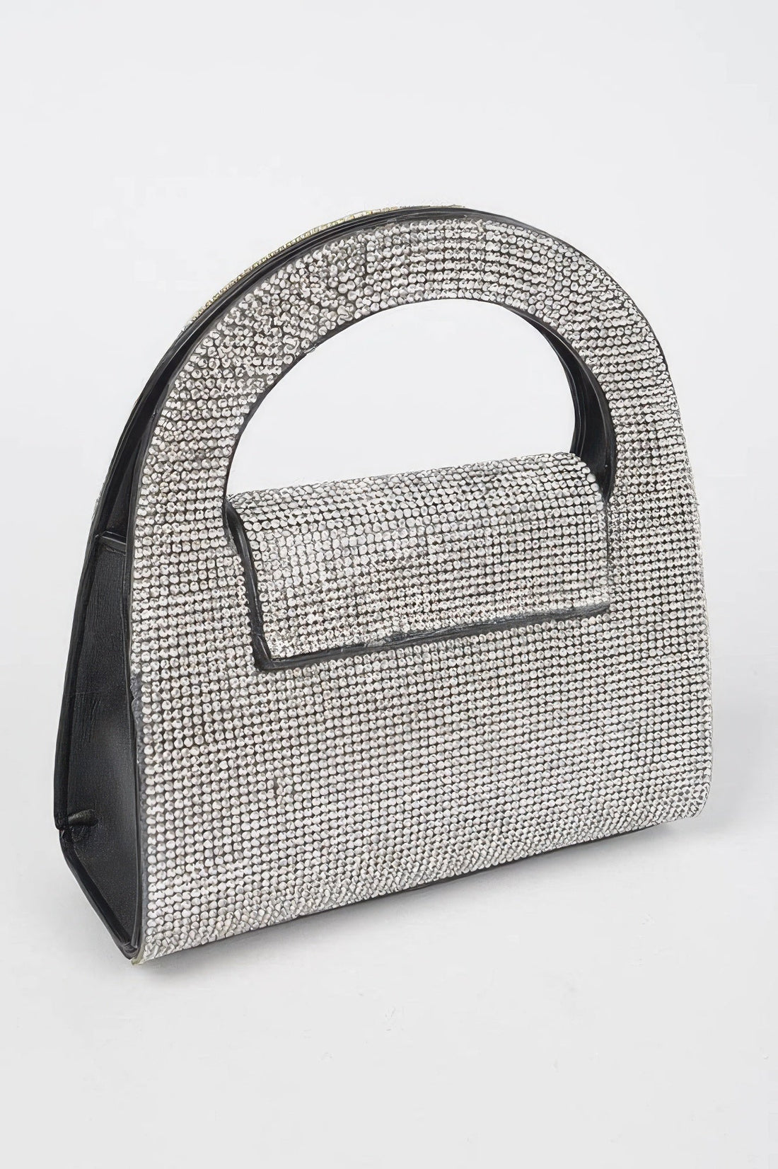 Essential Bags and Accessories Every Wardrobe Needs