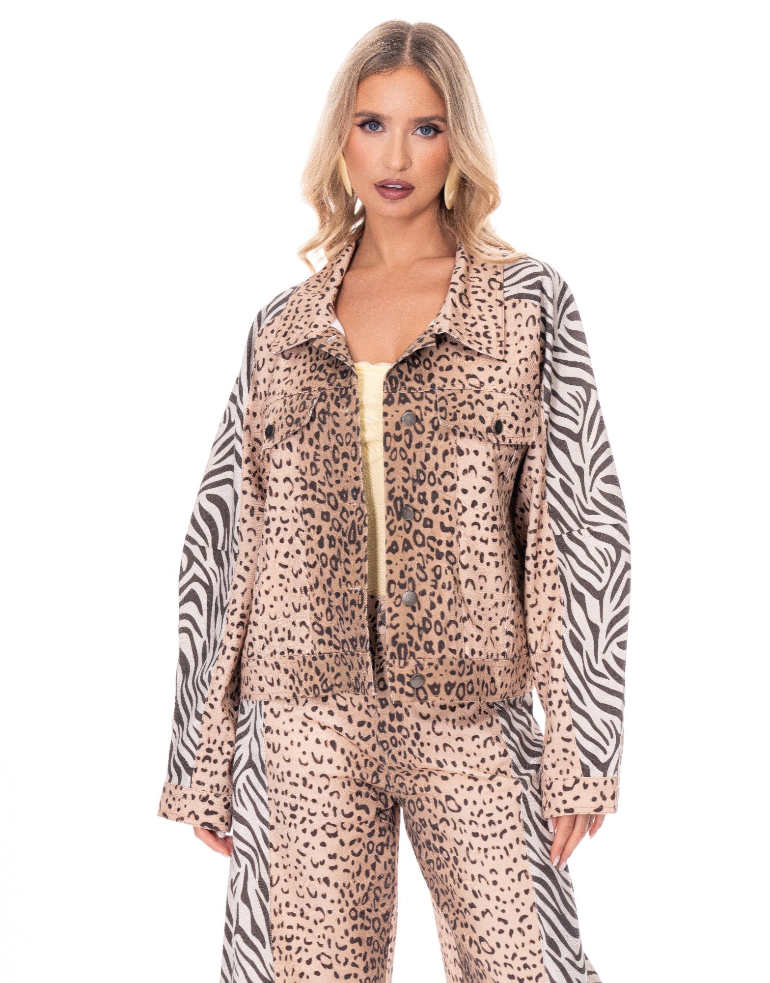LuxeHaven™ cheetah print women’s jacket with structured fit, long sleeves, and bold allover animal print design displayed as lightweight statement outerwear.